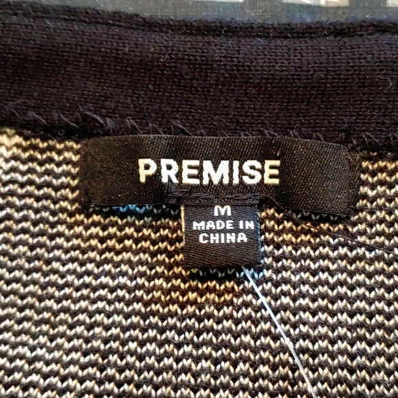 Beautiful black with white sweater - Picture 7 of 10